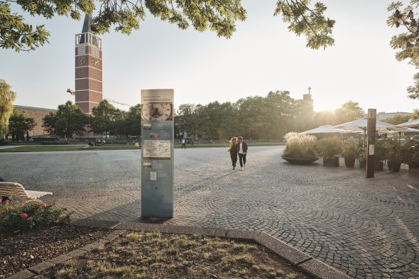 Waisenhausplatz mit Stadtkirche in Pforzheim