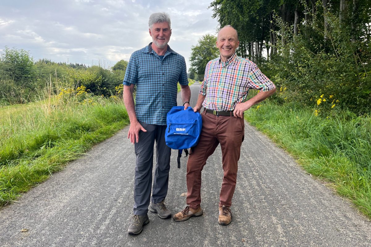 Tourismusschöffe Reinhold Adams und Erich Hönen vom Touristinfo Büllingen auf dem Küppendellweg