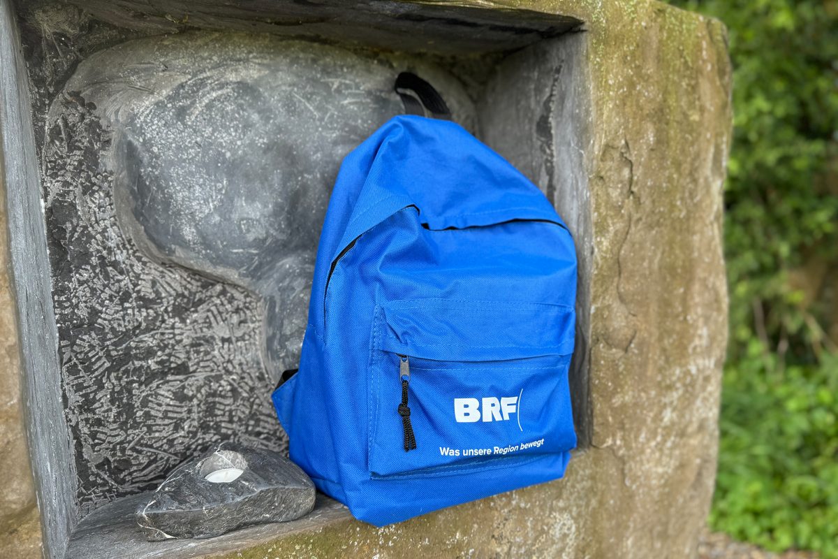 Der Sommerrucksack auf dem Skulpturenweg in Walhorn