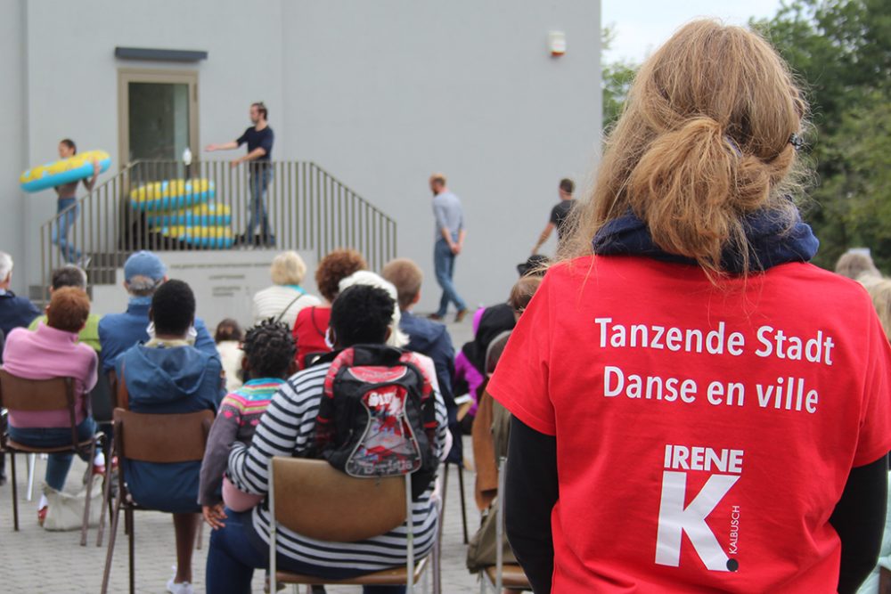 Tanzende Stadt von Irene K. am Platz vor Parlament und BRF-Funkhaus in Eupen 2020