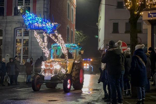 Adventsleuchten der Traktoren
