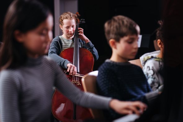 Jugendliche beim Musizieren