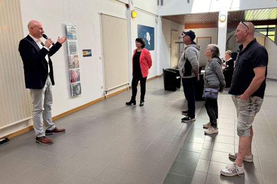 Eröffnung der Schallplatten-Ausstellung zum 80. Geburtstag des BRF: Oldieshow mit Andreas Ryll, Gaby Heinen und Besuchern