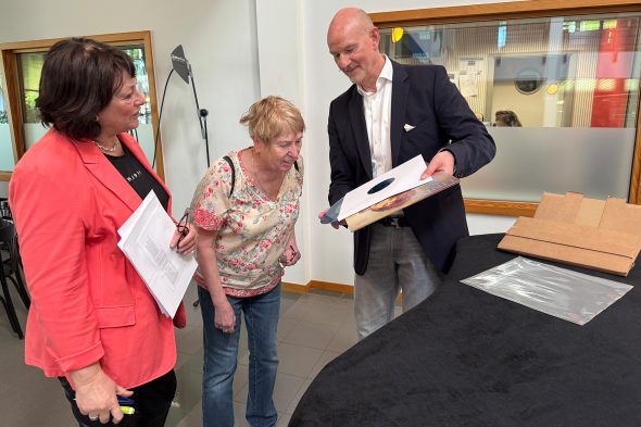 Eröffnung der Schallplatten-Ausstellung zum 80. Geburtstag des