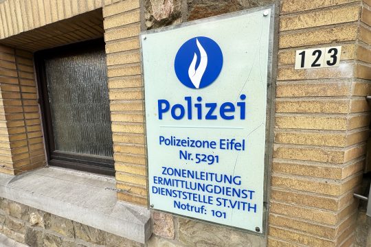 Schild der Polizeizone St. Vith