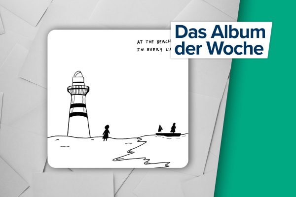 CD-Cover zu "At The Beach, In Every Life" von Gigi Perez