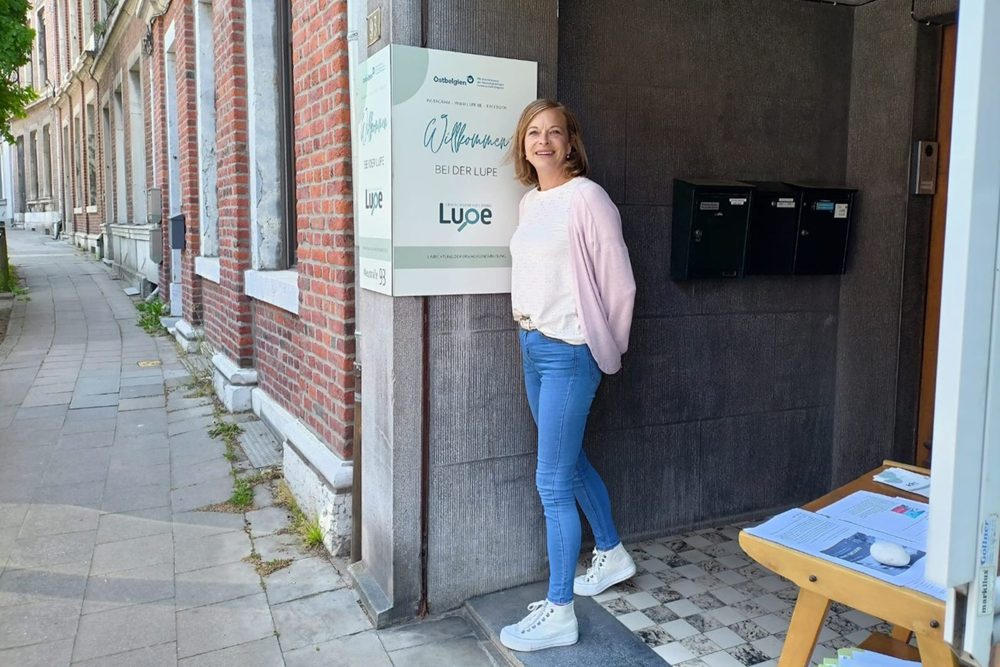Michèle Ernst am Eingang der Lupe