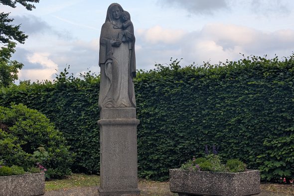 StatueFunki