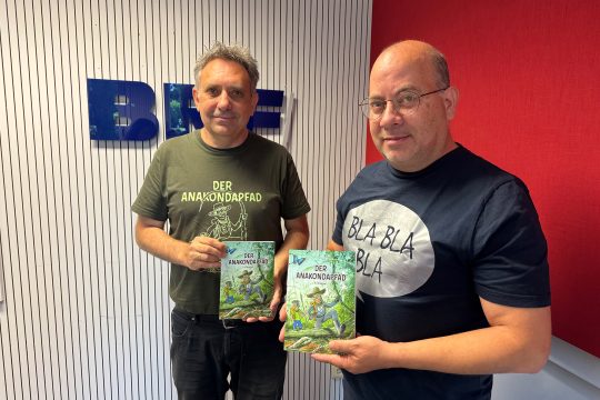 Autor Henry Kreklow (re.) und Verleger Alexander Samsz mit dem neuen Comic
