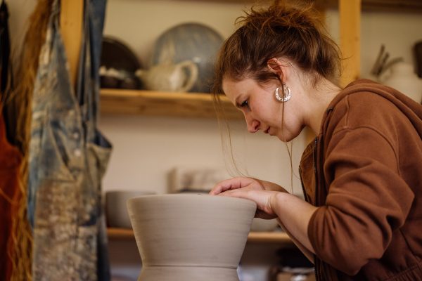 Lynn Schoonbroodt an der Drehscheibe