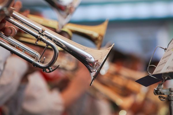 Trompeter in einem Blechbläser-Ensemble