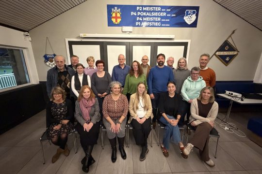 Die Gruppe der Organisationen und Mitglieder des Lions Club im Clubhaus FC Eupen