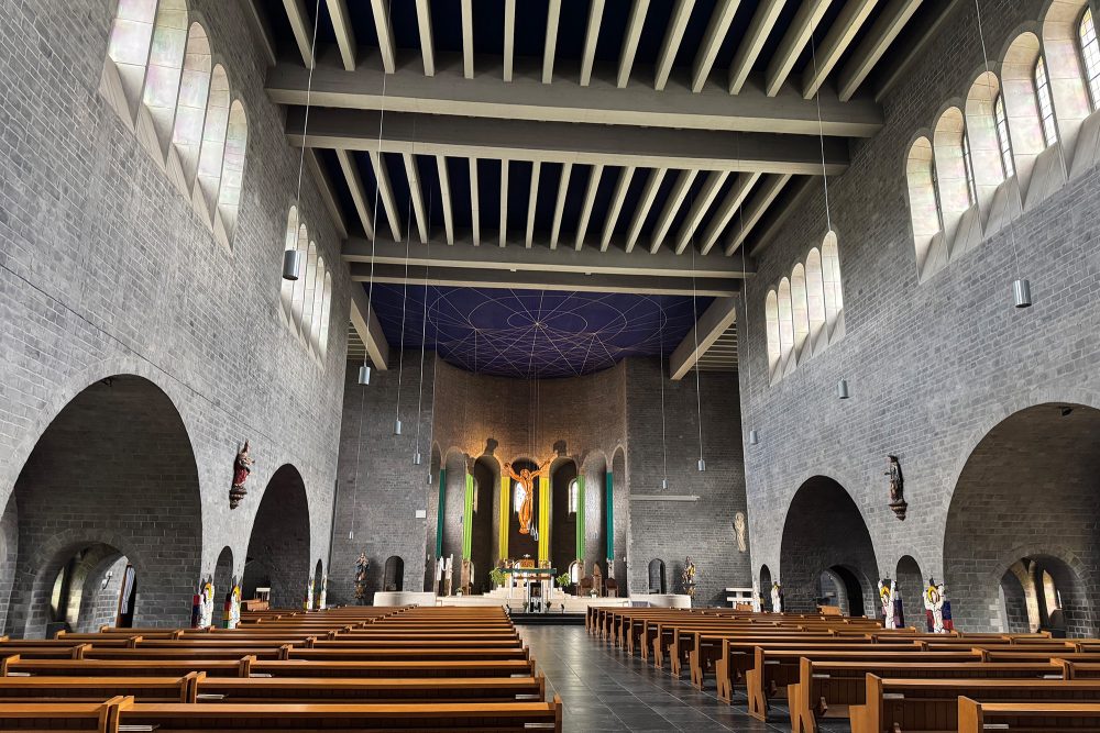 Innenraum der Pfarrkirche St. Vitus