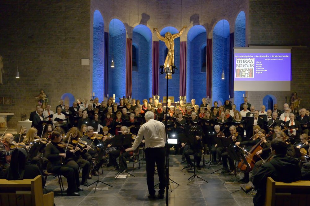 Adventskonzert des Streichorchesters St. Vith und des Madrigalchor am 1. Adventssonntag in der St.-Vitus-Kirche in St. Vith