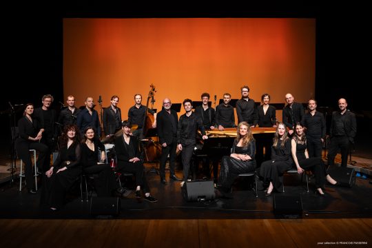 “Joël Suhubiette und Paul Lay (Mitte) mit Les Éléments (Bild:François Passerini)”