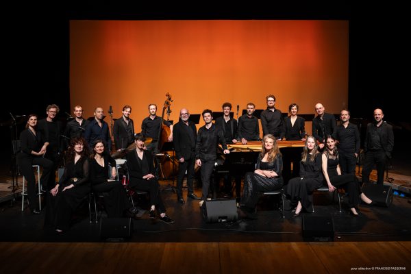 “Joël Suhubiette und Paul Lay (Mitte) mit Les Éléments (Bild:François Passerini)”