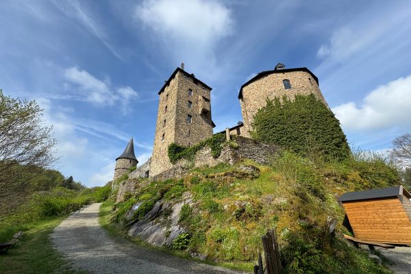 Burg Reinhardstein in Ovifat - Außenansicht